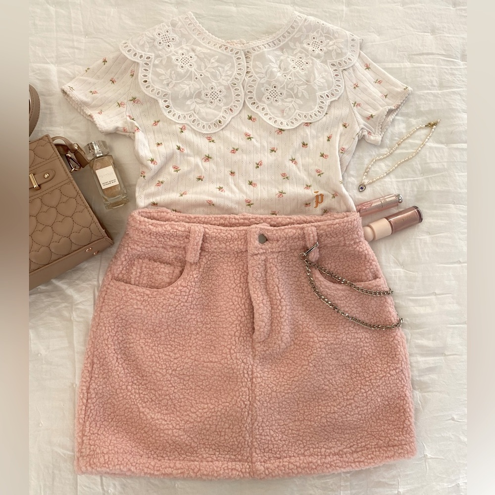 *New* Pink Teddy Bear Fur Mini Skirt w/chain 🌸🧸🌸 size medium